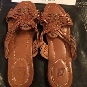 Frye Huarache woven sandals size 9M.
